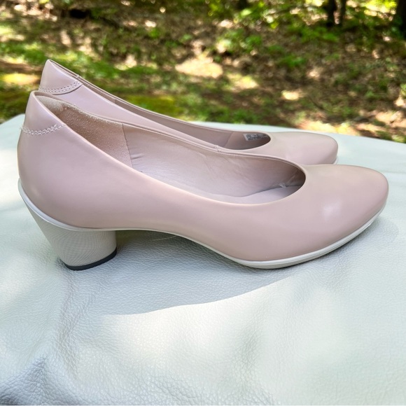 ecco Danish Design Womens Blush Leather Heels. Size 39 US 8 - Picture 1 of 8